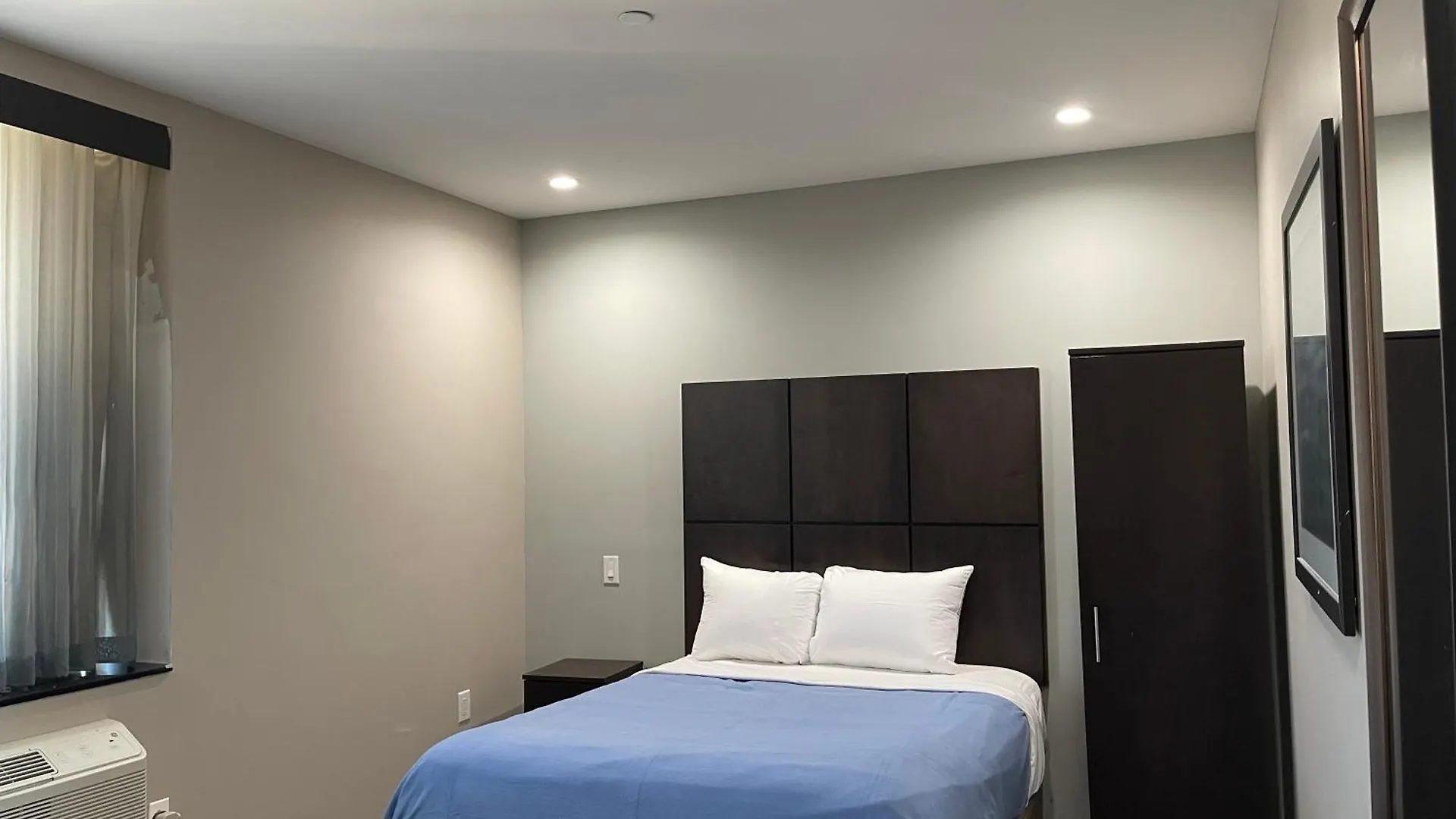 Voyage Hotel New York 2*,